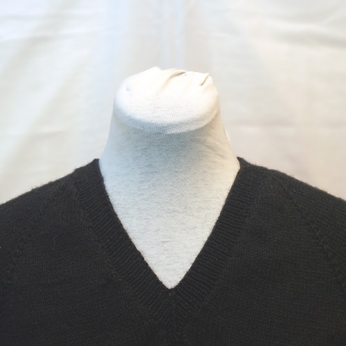 V-neck detail - front